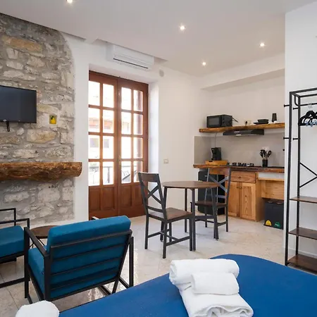 Apartmán Santa Irene & *