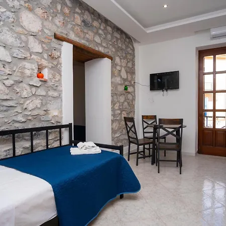 Santa Irene & Apartment